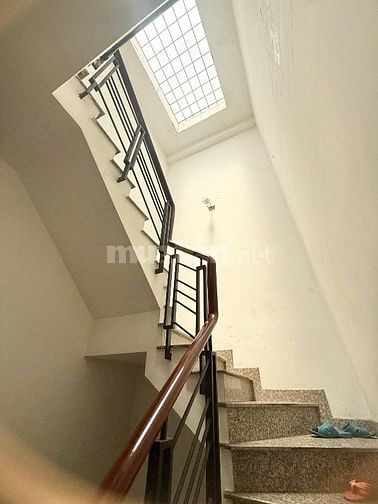 TRẦN PHÚ QUẬN 5 DT 45M2 5 TẦNG 6PN HẺM 4M,THÔNG RA HẺM 565 NGUYỄN TRÃI