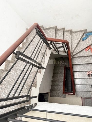TRẦN PHÚ QUẬN 5 DT 45M2 5 TẦNG 6PN HẺM 4M,THÔNG RA HẺM 565 NGUYỄN TRÃI