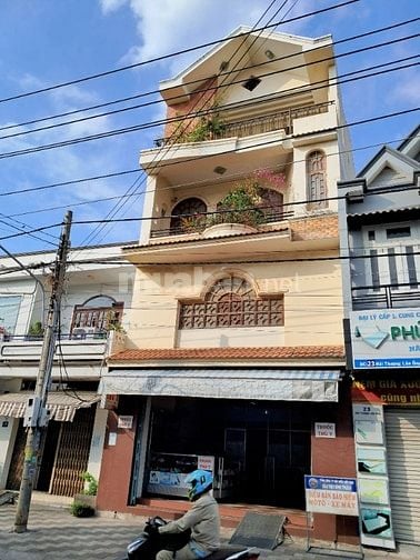 Mặt tiền đường Hải thượng Lãn Ông 