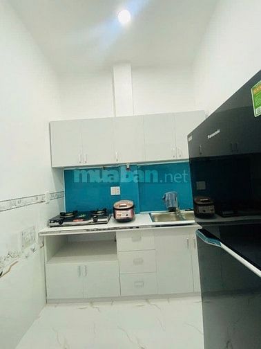 Góc Hẻm an ninh Lý Thái Tổ,4PN,vào ở ngay,gần Bệnh viện,Vòng xoay