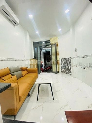 Góc Hẻm an ninh Lý Thái Tổ,4PN,vào ở ngay,gần Bệnh viện,Vòng xoay