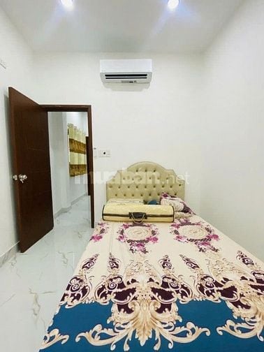 Góc Hẻm an ninh Lý Thái Tổ,4PN,vào ở ngay,gần Bệnh viện,Vòng xoay