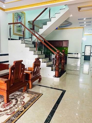 Nhà mặt tiền kinh doanh giáp thủ đức 