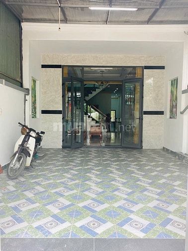 Nhà mặt tiền kinh doanh giáp thủ đức 