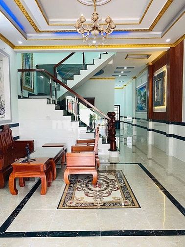 Nhà mặt tiền kinh doanh giáp thủ đức 