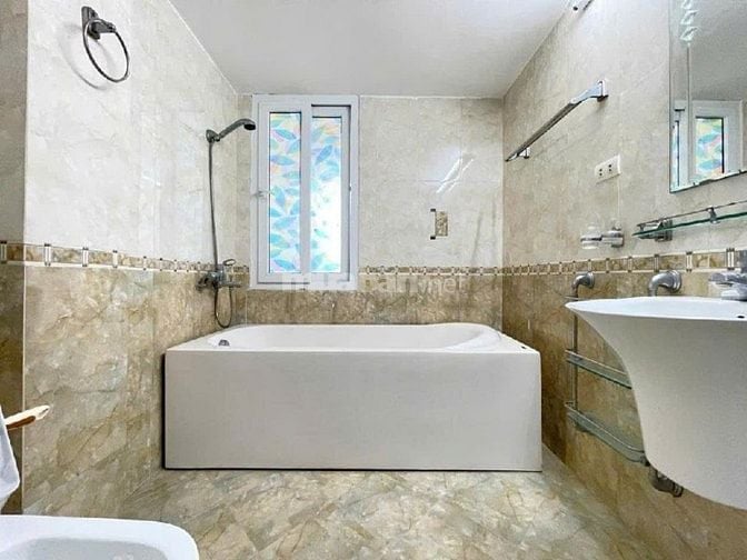 TRUNG TÂM HAI BÀ, NHÀ MỚI, THANG MÁY, Ô TÔ ĐỖ GẦN, SÁT CÔNG VIÊN