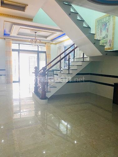 Nhà mặt tiền kinh doanh giáp thủ đức 