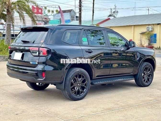 Ford Everest Sport 2.0 AT 2024- 13000 km - xe hãng