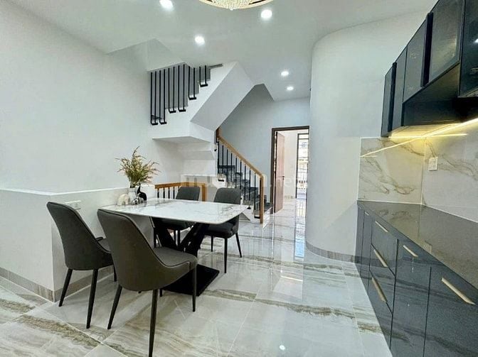 Bán nhà 5 tầng, Mặt Tiền Hưng Phú P9 Q8