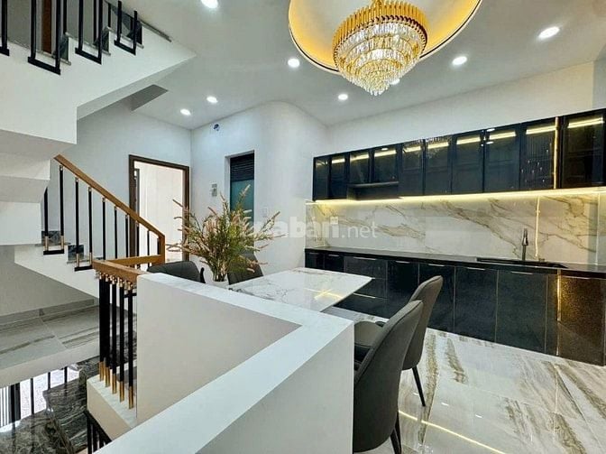 Bán nhà 5 tầng, Mặt Tiền Hưng Phú P9 Q8