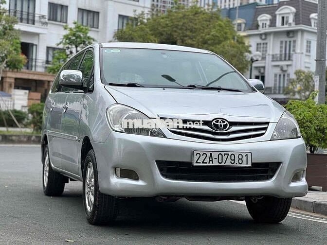 Toyota Innova 2011 G - 60000 km