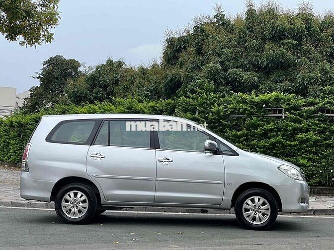 Toyota Innova 2011 G - 60000 km