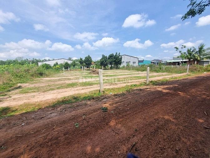 10x27 full thổ cư. Đường xe hơi, gần KCN. giá 850tr