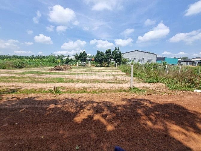 10x27 full thổ cư. Đường xe hơi, gần KCN. giá 850tr