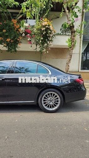 Gia đình cần bán E200 model 2023 đi 28.000 km