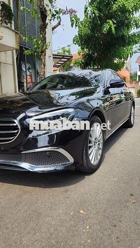 Gia đình cần bán E200 model 2023 đi 28.000 km