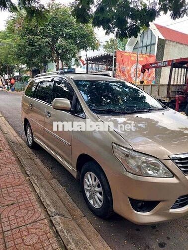 Toyota Innova 2012 E - 12345 km