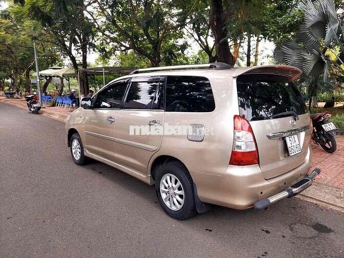 Toyota Innova 2012 E - 12345 km