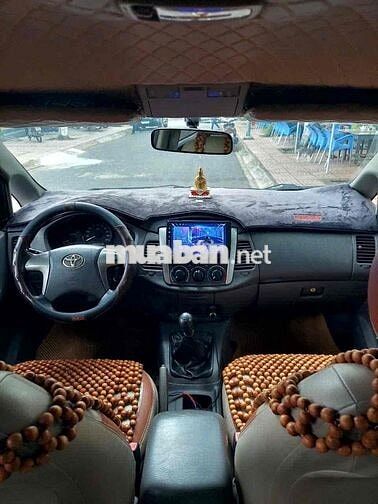 Toyota Innova 2012 E - 12345 km