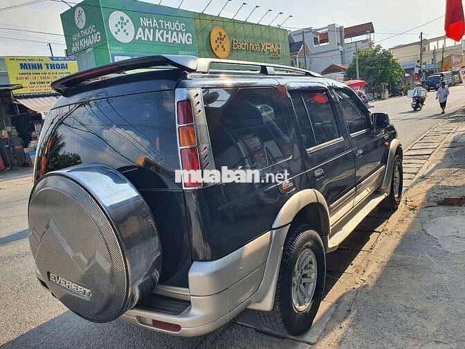 Bán xe Ford đời 2005 xe đẹp gia đình