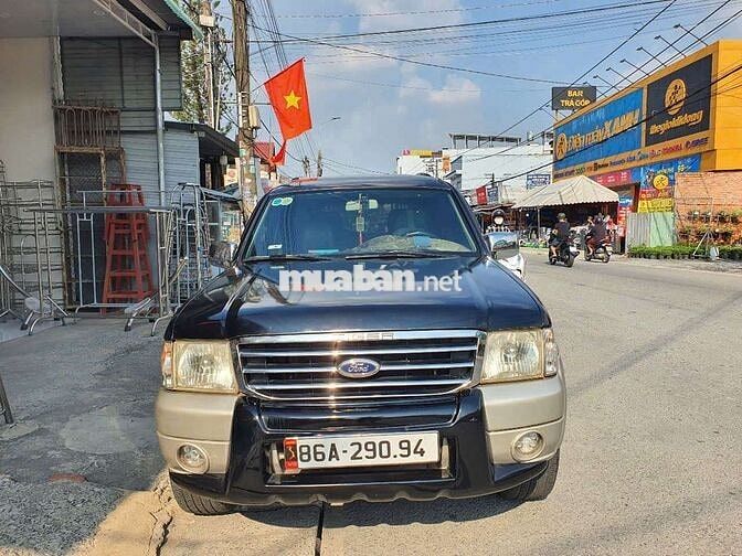 Bán xe Ford đời 2005 xe đẹp gia đình