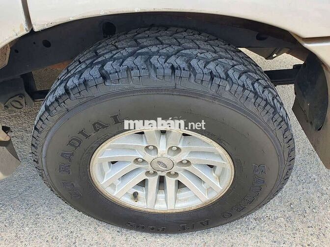 Bán xe Ford đời 2005 xe đẹp gia đình