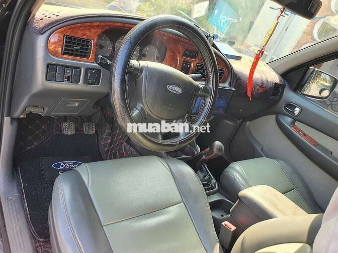 Bán xe Ford đời 2005 xe đẹp gia đình