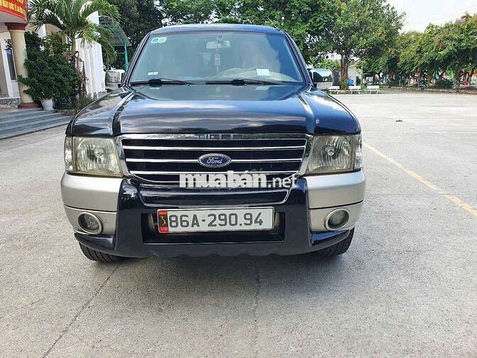 Bán xe Ford đời 2005 xe đẹp gia đình