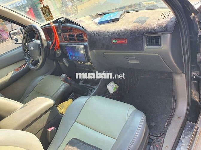 Bán xe Ford đời 2005 xe đẹp gia đình