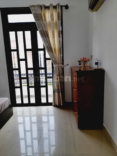 Cho thuê nhà Q7 có sân vườn đường Huỳnh Tấn Phát