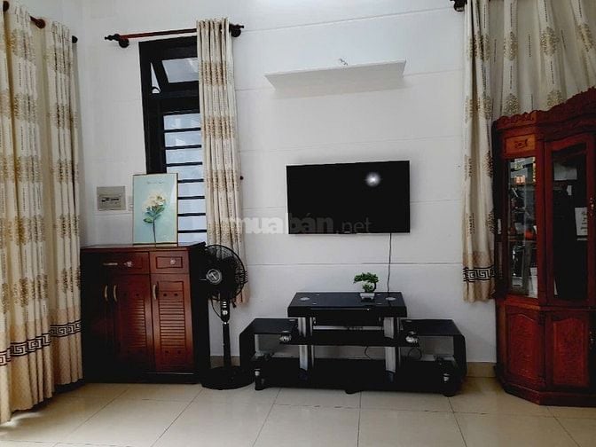 Cho thuê nhà Q7 có sân vườn đường Huỳnh Tấn Phát