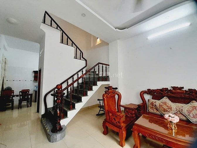Cho thuê nhà Q7 có sân vườn đường Huỳnh Tấn Phát