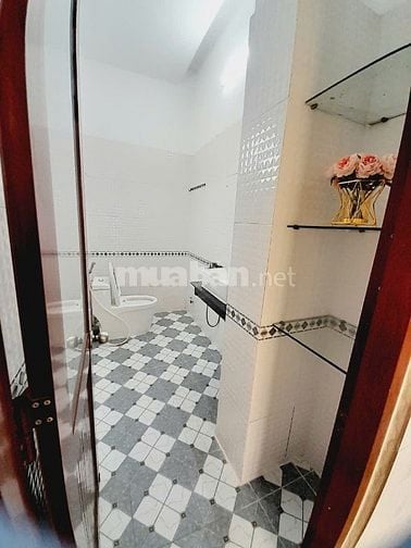 Cho thuê nhà Q7 có sân vườn đường Huỳnh Tấn Phát