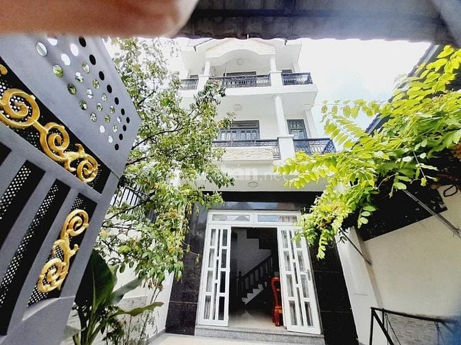Cho thuê nhà Q7 có sân vườn đường Huỳnh Tấn Phát