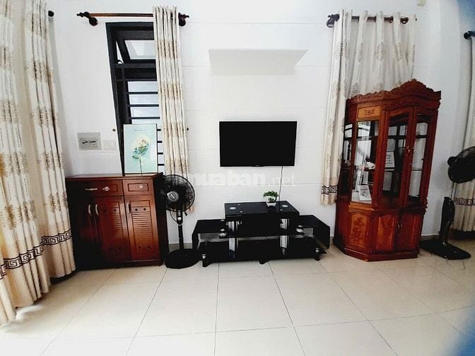 Cho thuê nhà Q7 có sân vườn đường Huỳnh Tấn Phát