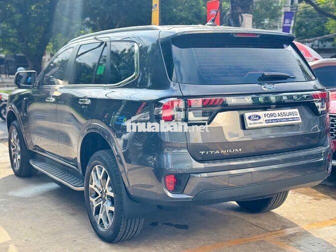 Ford Everest 2024 Titanium 2.0L 4x2 AT - 6500 km