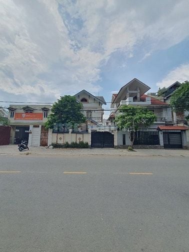 biệt thự 90 đường 49 / dt: 10x20 nhà 2 lầu