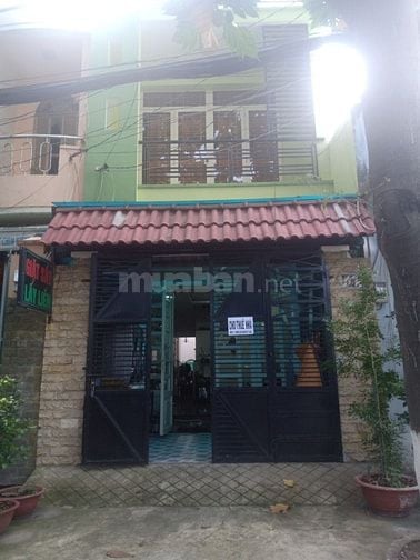 Ban nha mat tien khu dan cu ten lua .khu vuc mua ban sam uat gan cho
