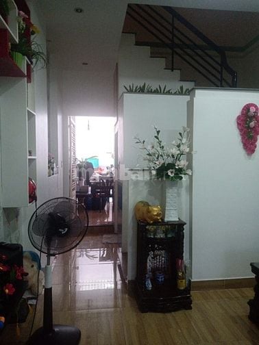 Ban nha mat tien khu dan cu ten lua .khu vuc mua ban sam uat gan cho