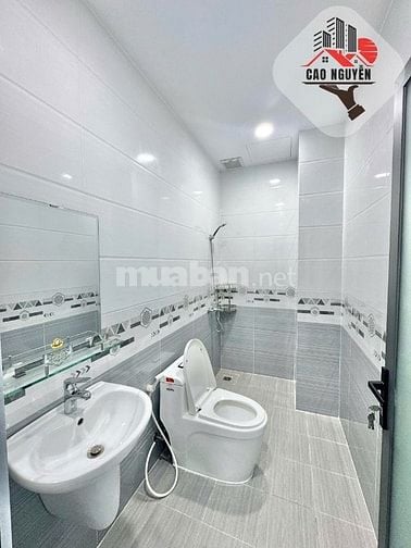 Nhà 5x19 3 lầu 6pn 7wc 8 máy lạnh , gần Hoà Bình, Đầm Sen