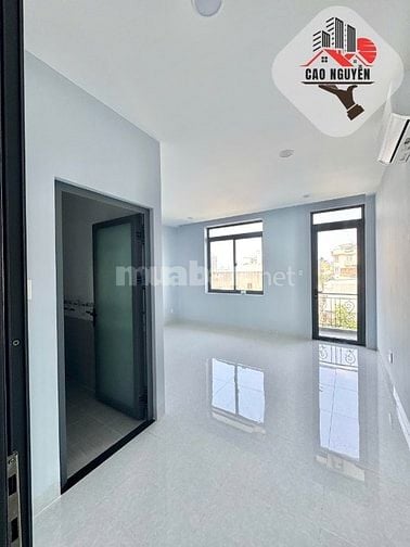 Nhà 5x19 3 lầu 6pn 7wc 8 máy lạnh , gần Hoà Bình, Đầm Sen
