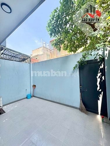 Nhà 5x19 3 lầu 6pn 7wc 8 máy lạnh , gần Hoà Bình, Đầm Sen