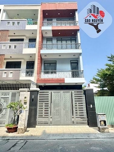 Nhà 5x19 3 lầu 6pn 7wc 8 máy lạnh , gần Hoà Bình, Đầm Sen