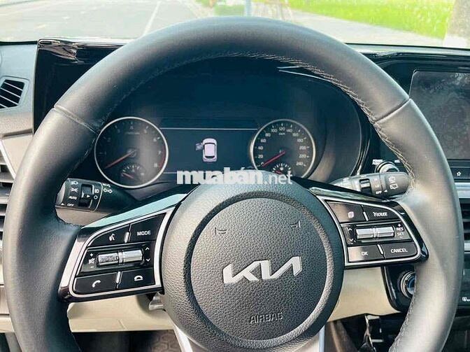 Kia Seltos 2023 Premium 1.4 AT - 13000 km