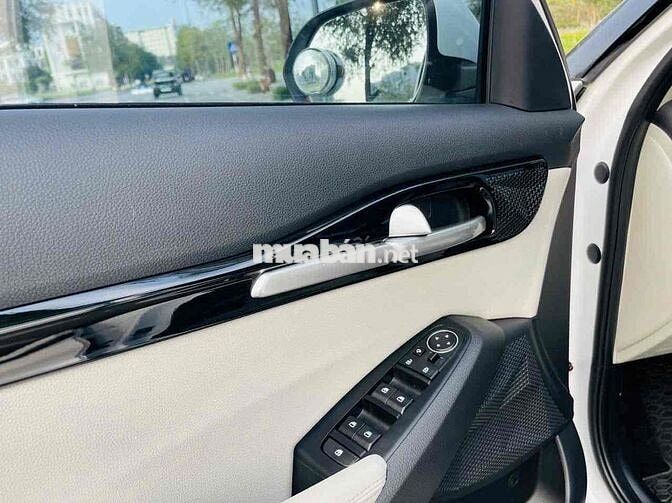 Kia Seltos 2023 Premium 1.4 AT - 13000 km