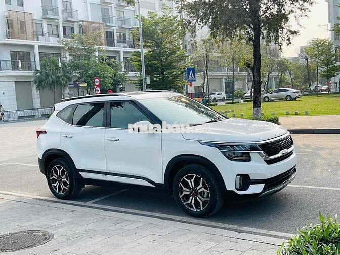 Kia Seltos 2023 Premium 1.4 AT - 13000 km