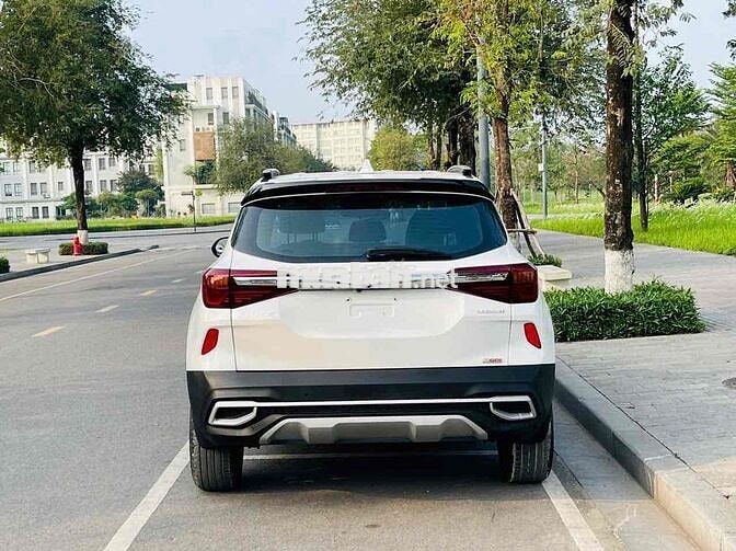Kia Seltos 2023 Premium 1.4 AT - 13000 km