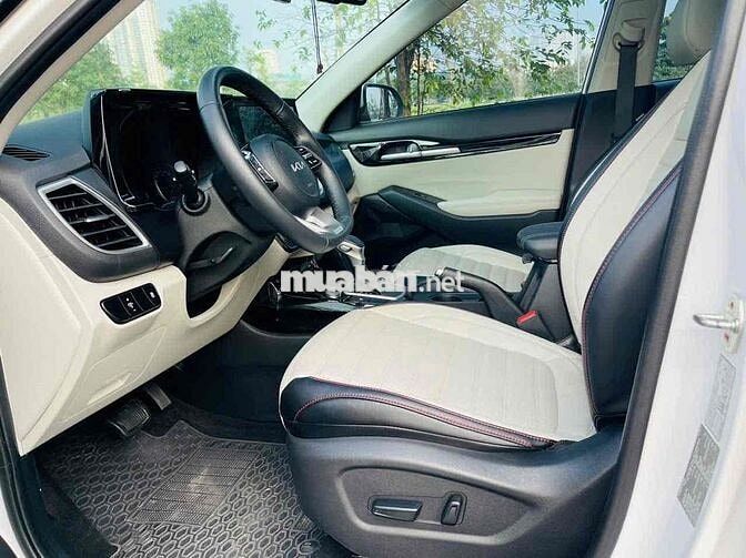 Kia Seltos 2023 Premium 1.4 AT - 13000 km