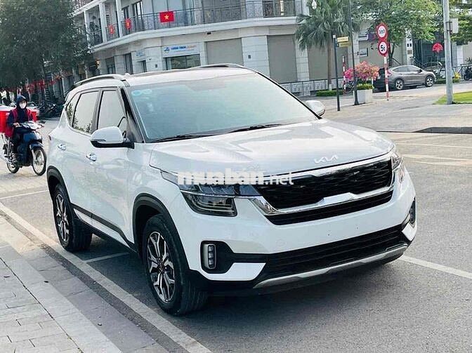 Kia Seltos 2023 Premium 1.4 AT - 13000 km