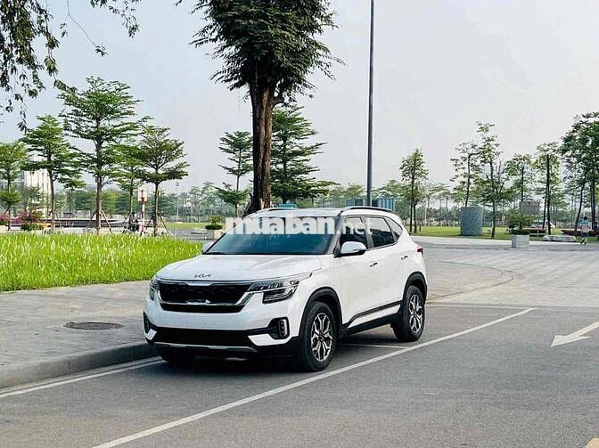 Kia Seltos 2023 Premium 1.4 AT - 13000 km